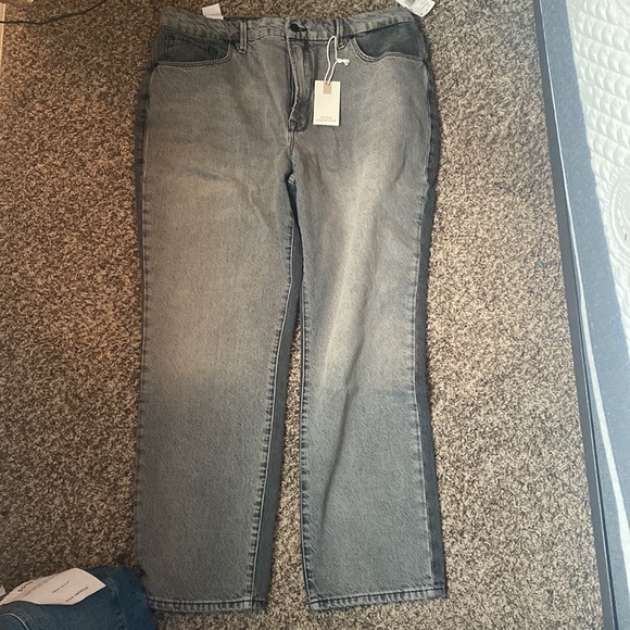 Good American “Vintage Jeans” - Picture 2 of 5